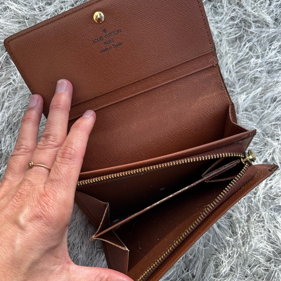 LOUIS VUITTON MONOGRAM WALLET - Picture 4 of 13